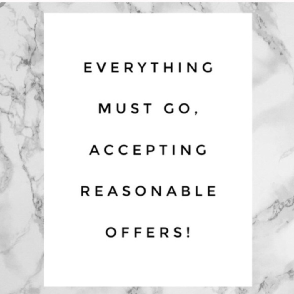 Considers all offers 💋💋💋